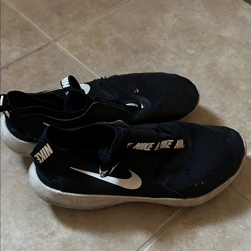 Nike BOYS 6Y Black and White Slip-On used Sneakers